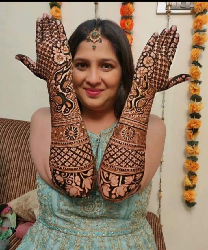 Hand-filtered herbal mehndi for safety
